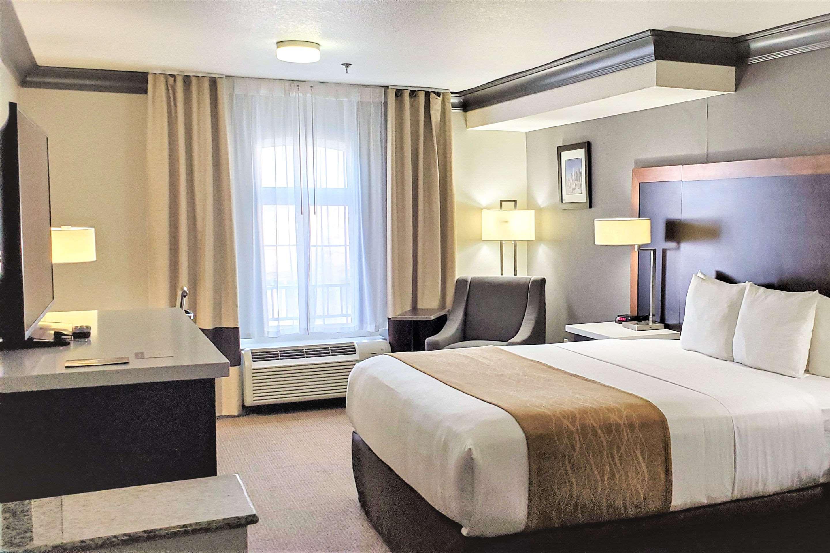 Comfort Inn & Suites Near Universal - N Hollywood - Burbank Los Angeles Extérieur photo