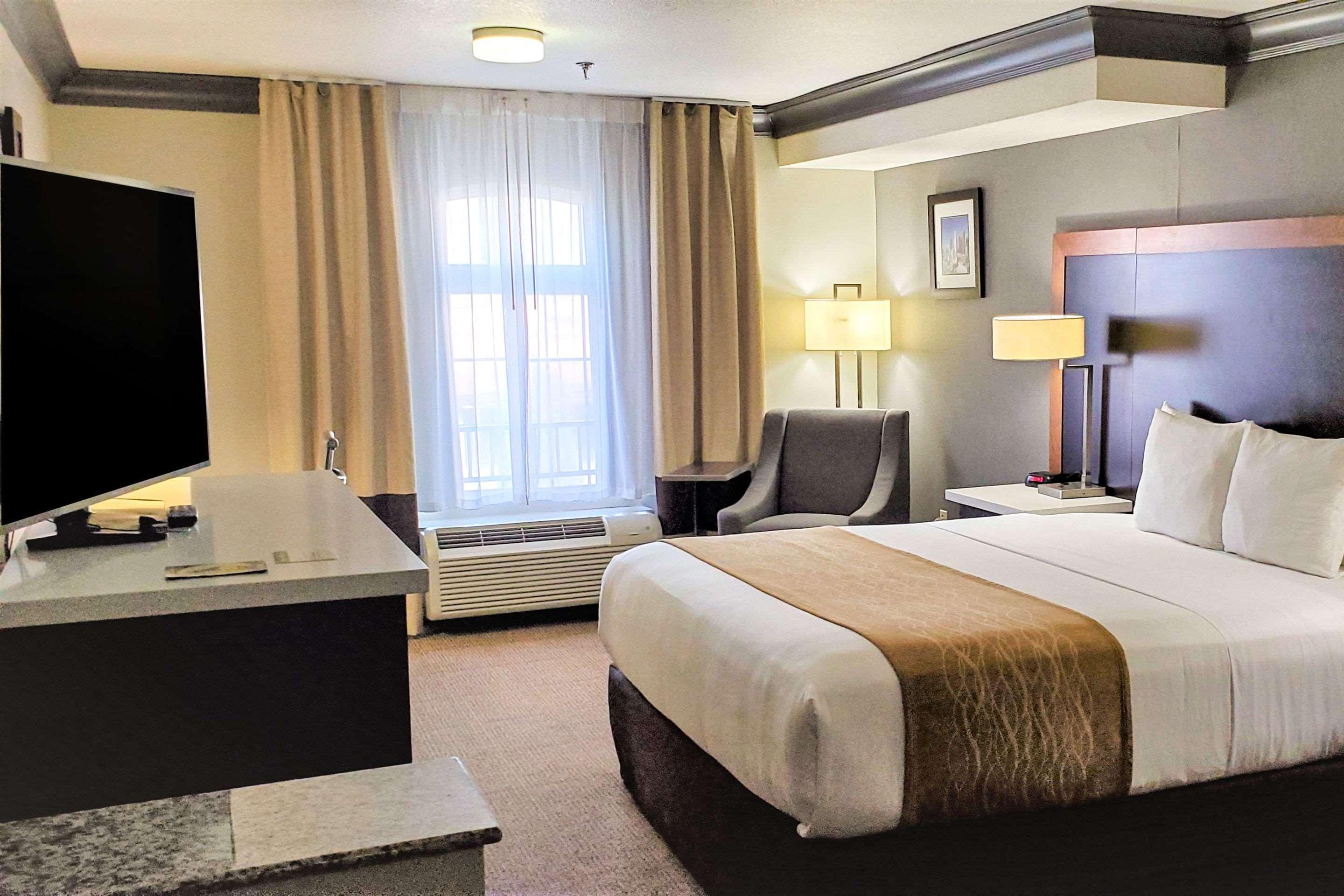 Comfort Inn & Suites Near Universal - N Hollywood - Burbank Los Angeles Extérieur photo