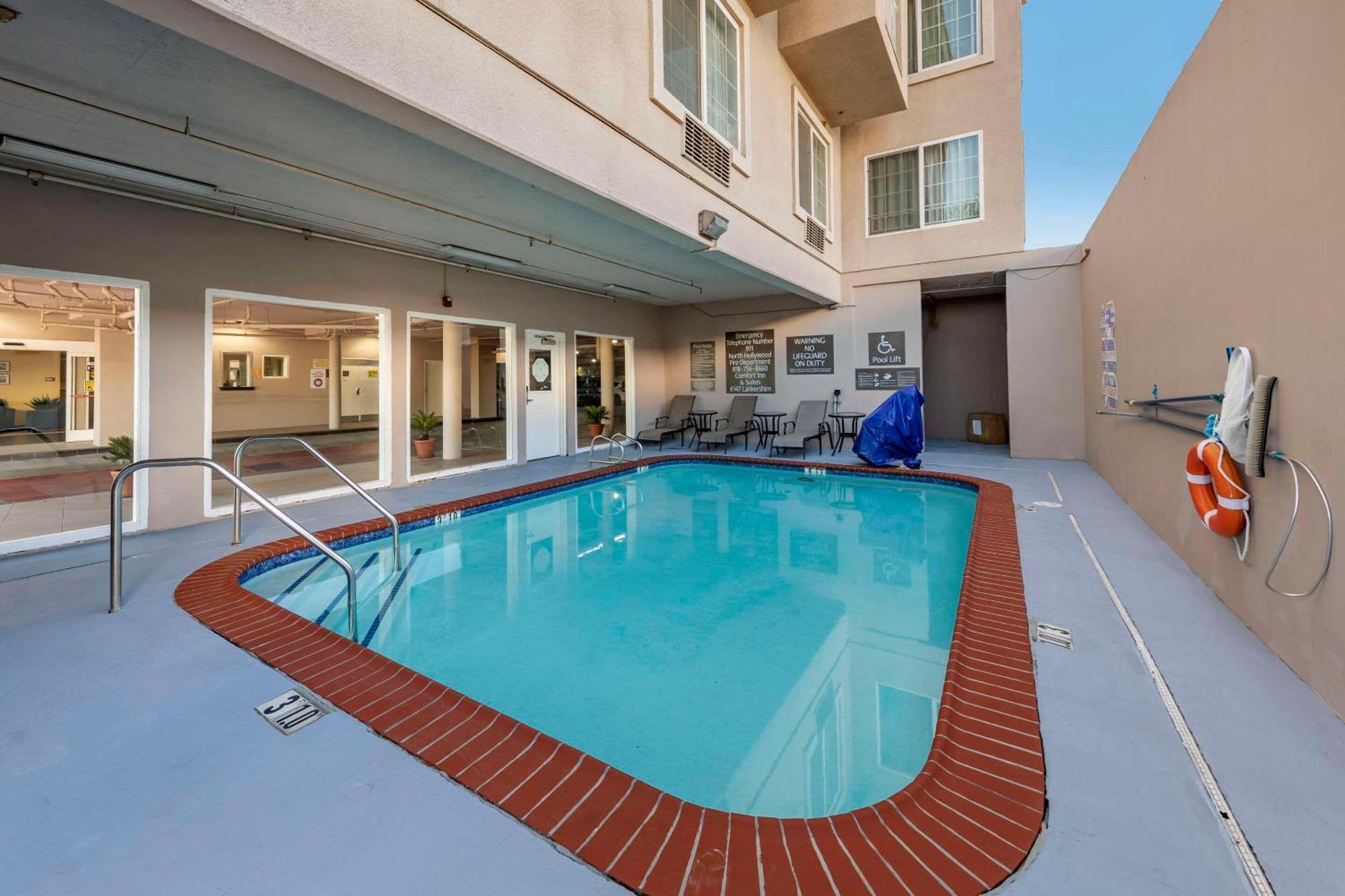 Comfort Inn & Suites Near Universal - N Hollywood - Burbank Los Angeles Extérieur photo