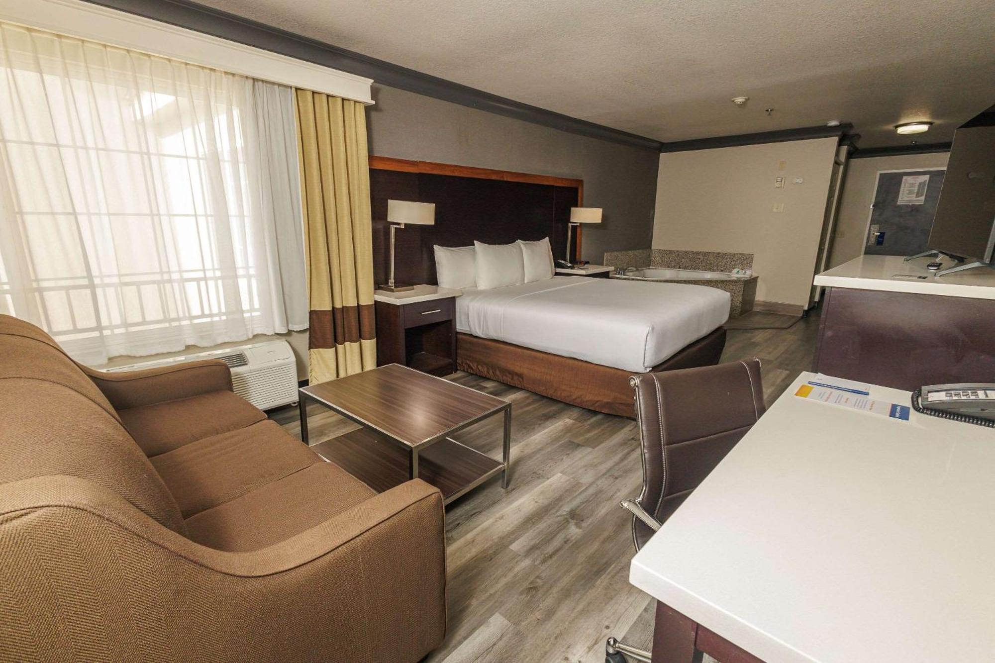 Comfort Inn & Suites Near Universal - N Hollywood - Burbank Los Angeles Extérieur photo