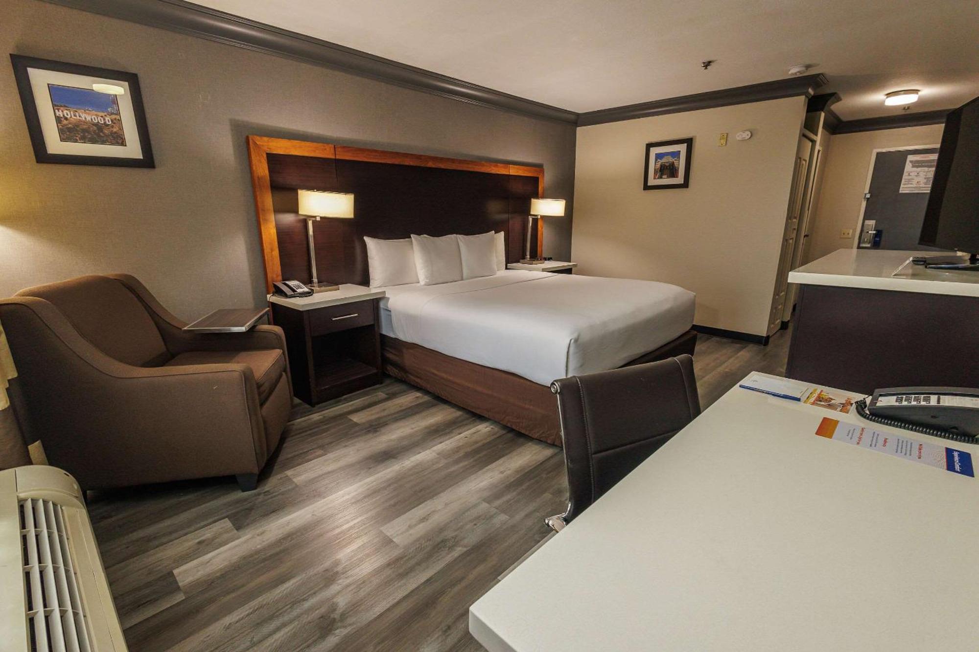 Comfort Inn & Suites Near Universal - N Hollywood - Burbank Los Angeles Extérieur photo
