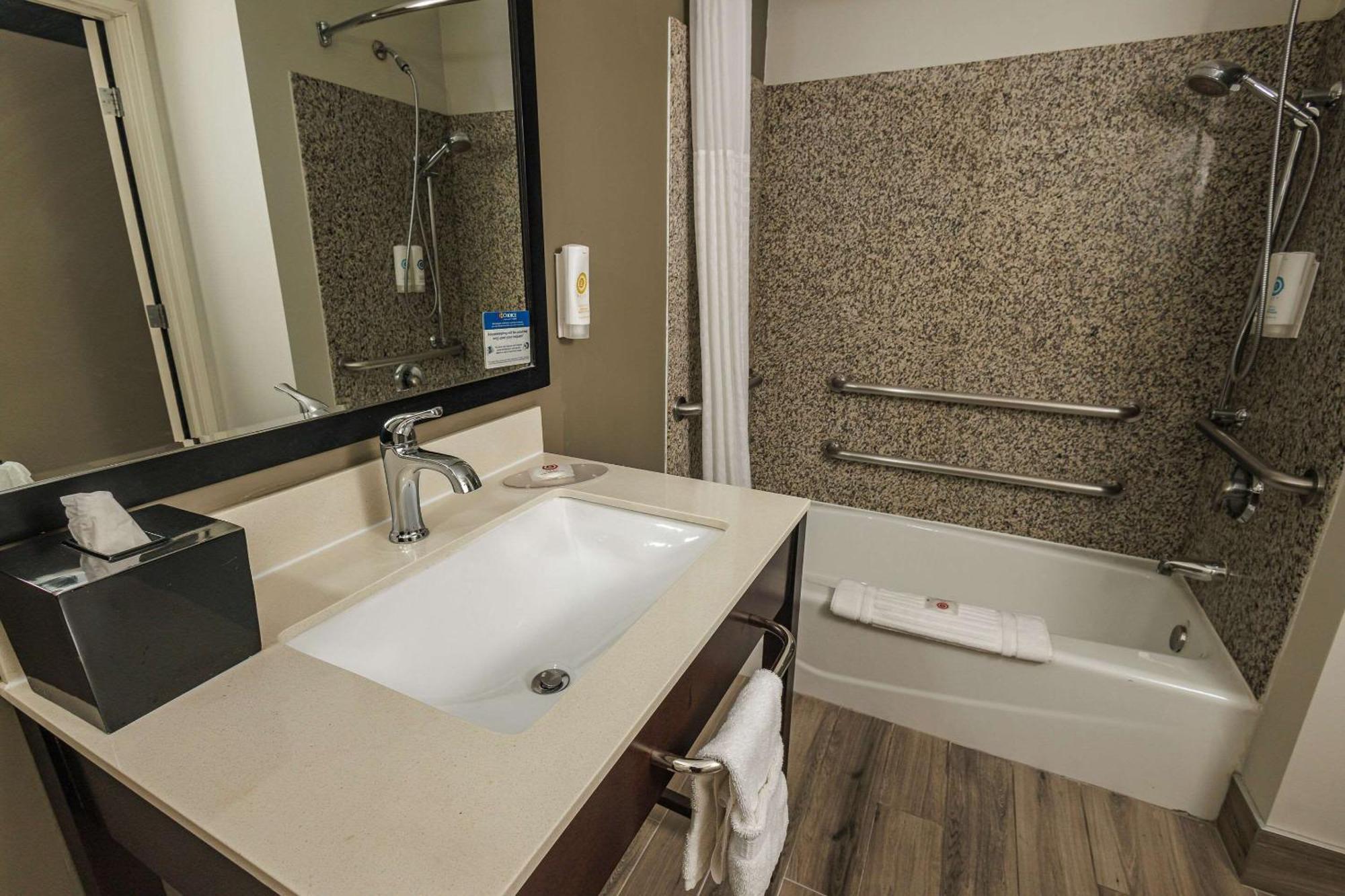 Comfort Inn & Suites Near Universal - N Hollywood - Burbank Los Angeles Extérieur photo