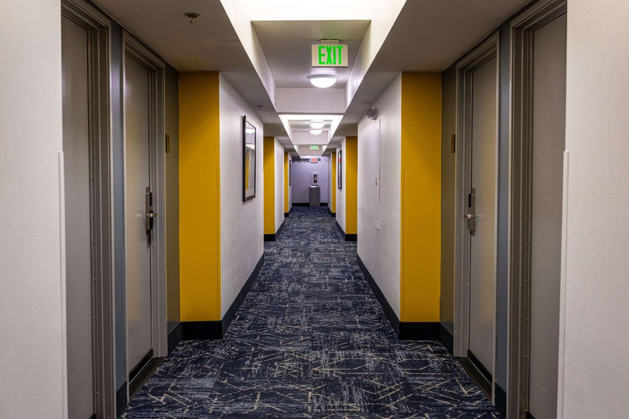 Comfort Inn & Suites Near Universal - N Hollywood - Burbank Los Angeles Extérieur photo