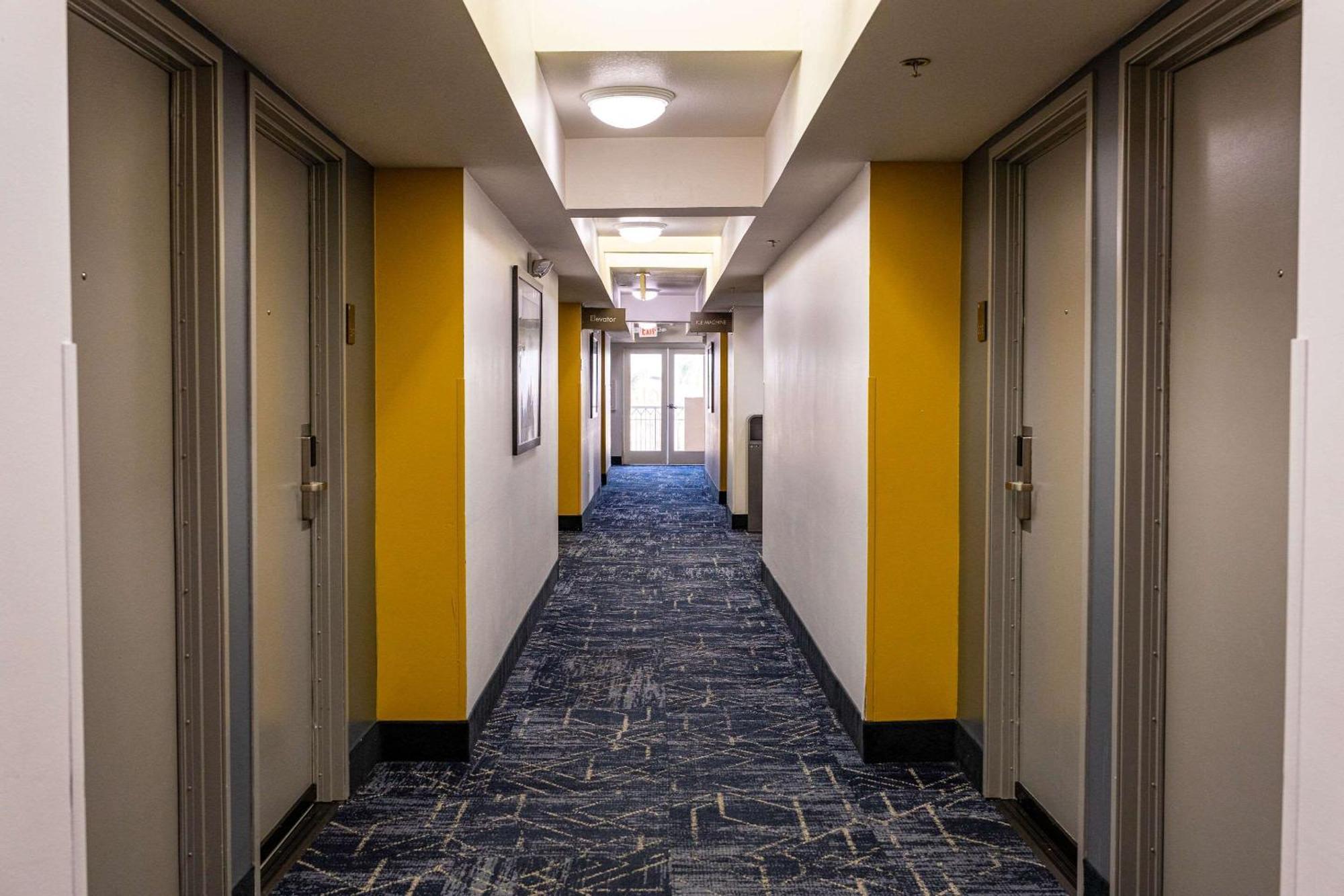 Comfort Inn & Suites Near Universal - N Hollywood - Burbank Los Angeles Extérieur photo