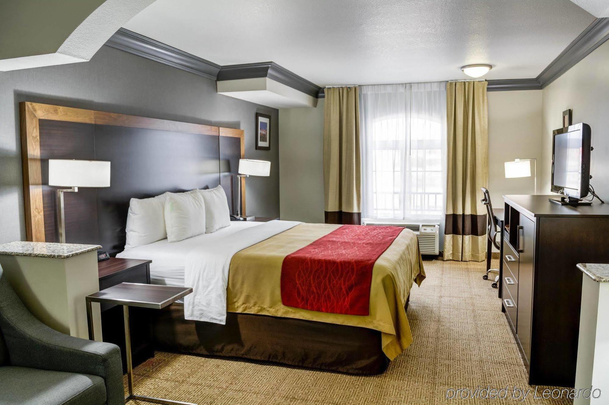 Comfort Inn & Suites Near Universal - N Hollywood - Burbank Los Angeles Extérieur photo